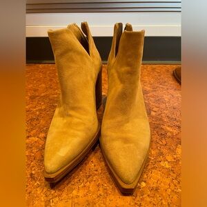 Vince Camaro gigietta bootie in tortilla suede